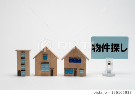家の模型と物件探しのイメージ 126165938