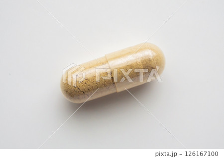 Herbal medicine capsule on white background Herbal medicine capsule on white background 126167100