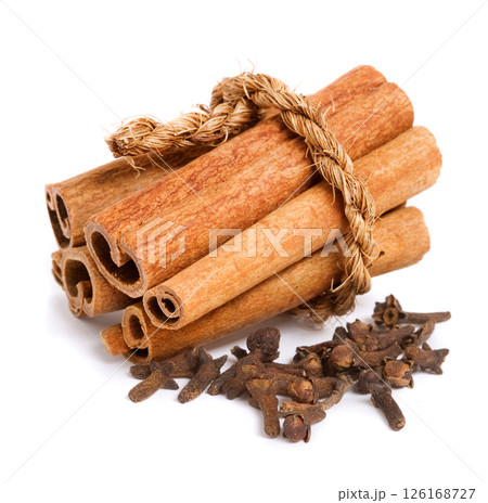 cinnamon and cloves 126168727