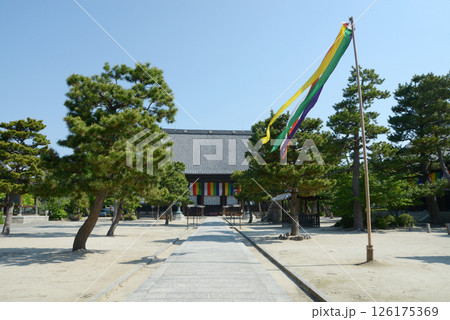 百萬遍知恩寺　参道と御影堂　京都市左京区 126175369
