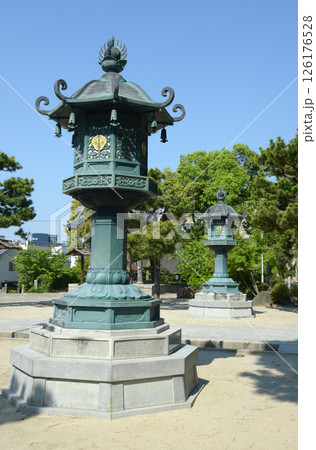 百萬遍知恩寺　御影堂の灯篭　京都市左京区 126176528