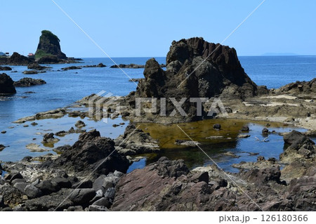 庄内海岸の岩場風景 126180366