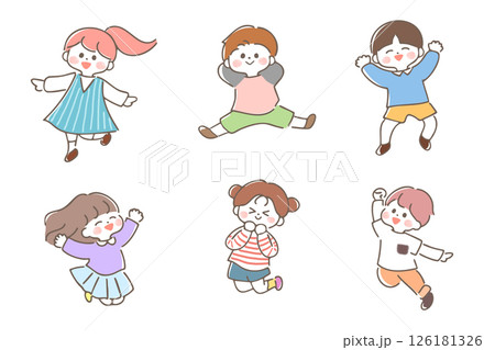 ジャンプする子どもたち　元気　笑顔　　 126181326