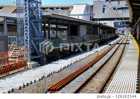 旧1番線ホームが高架化に向け姿を変える… 仮設下り線『春日部駅』新3・4番線 126181544