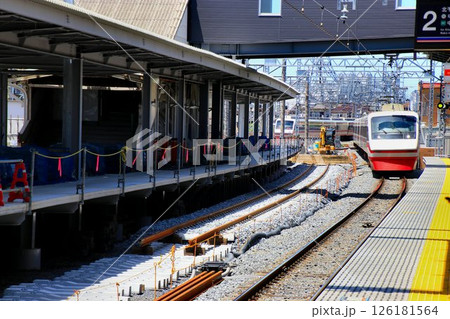 旧1番線ホームが高架化に向け姿を変える… 仮設下り線『春日部駅』新3・4番線 旧1番線ホームが高架化に向け姿を変える… 仮設下り線『春日部駅』新3・4番線 126181564