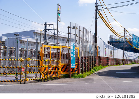 鉄道高架橋工事と既存の踏切 東京都 東村山駅周辺 2025.04 b-1 鉄道高架橋工事と既存の踏切 東京都 東村山駅周辺 2025.04 b-1 126181882