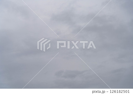 【空素材】梅雨時期の曇り空【長野県】 【空素材】梅雨時期の曇り空【長野県】 126182501