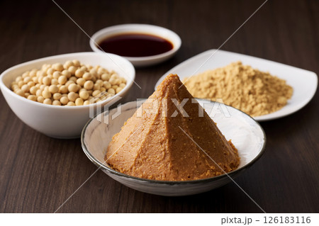 味噌と醤油などの大豆の発酵食品 126183116