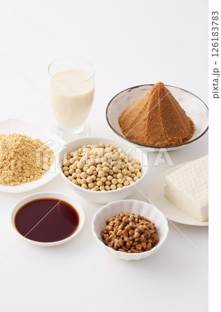 味噌や醤油などの大豆の発酵食品 126183783