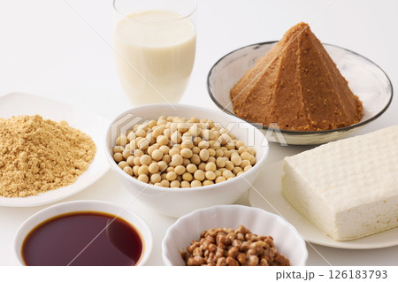味噌や醤油などの大豆の発酵食品 126183793