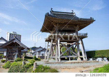 松江藩のお寺　春の天倫寺鐘つき堂 126184370