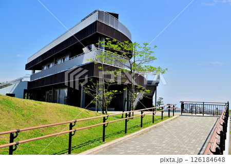 ふなばし三番瀬海浜公園の展望デッキ 126184648