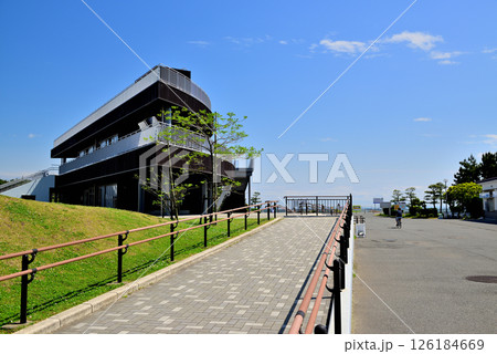 ふなばし三番瀬海浜公園の展望デッキ ふなばし三番瀬海浜公園の展望デッキ 126184669