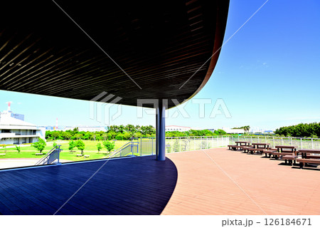 ふなばし三番瀬海浜公園の展望デッキ 126184671