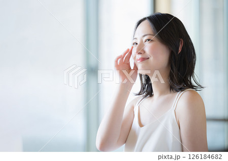 透明感のある美しい美容やビューティーイメージのクローズアップ 126184682