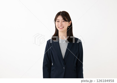 笑顔の若い女性 笑顔の若い女性 126184958