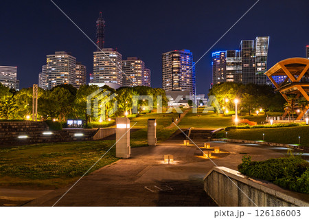 《神奈川県》みなとみらい臨港パーク・タワーマンションの夜景 126186003