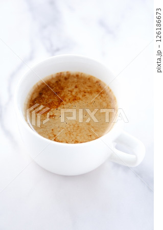 カフェ・ラテは、ミルクをたっぷり入れたコーヒー 126186673