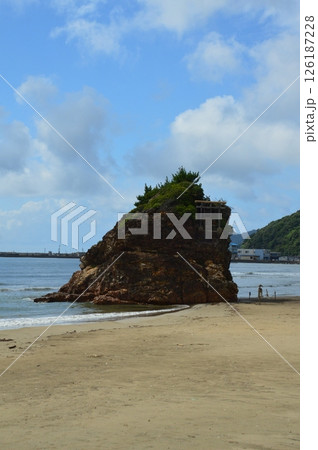 弁天島(稲佐の浜/島根県出雲市大社町) 弁天島(稲佐の浜/島根県出雲市大社町) 126187228