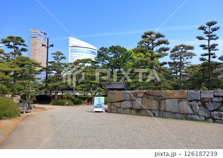 【香川県】晴天の史跡高松城跡・玉藻公園とサンポート高松 126187239
