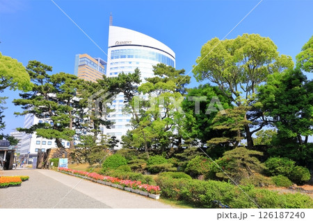 【香川県】晴天の史跡高松城跡・玉藻公園とサンポート高松 【香川県】晴天の史跡高松城跡・玉藻公園とサンポート高松 126187240