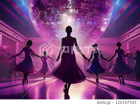 ミラーボールのあるダンスホールで踊る人々 ミラーボールのあるダンスホールで踊る人々 126187585