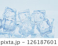 氷のキューブの集合 126187601
