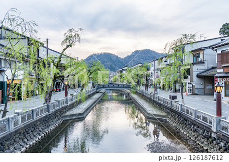 兵庫県豊岡市城崎町 風情漂う城崎温泉の町並み 兵庫県豊岡市城崎町 風情漂う城崎温泉の町並み 126187612