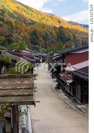 秋の信州木曽路 紅葉の奈良井宿 秋の信州木曽路 紅葉の奈良井宿 126187829