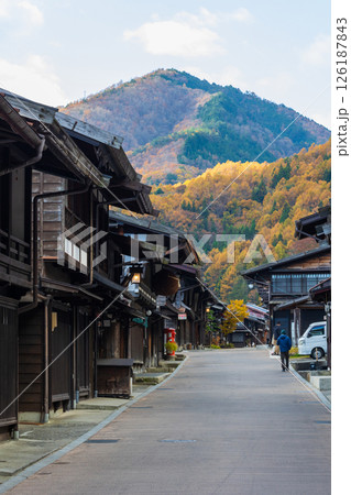 秋の信州木曽路 紅葉の奈良井宿 秋の信州木曽路 紅葉の奈良井宿 126187843