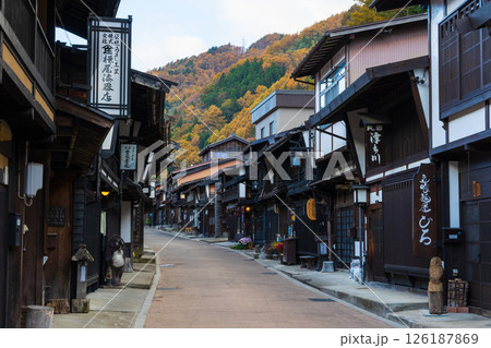 秋の信州木曽路 紅葉の奈良井宿 秋の信州木曽路 紅葉の奈良井宿 126187869