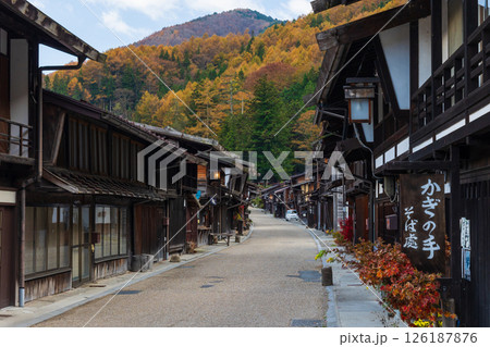 秋の信州木曽路 紅葉の奈良井宿 秋の信州木曽路 紅葉の奈良井宿 126187876