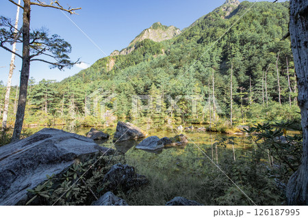 <長野>上高地の絶景 明神池 二之池 <長野>上高地の絶景 明神池 二之池 126187995
