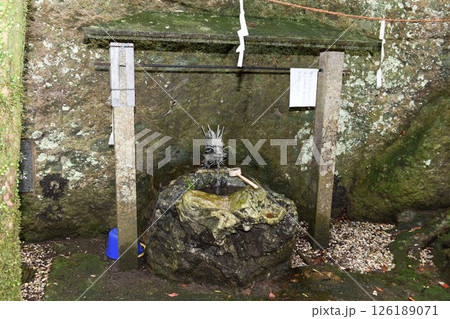 【紀宝町 岩窟が御神体「神内神社(子安の宮)」手水場】 【紀宝町 岩窟が御神体「神内神社(子安の宮)」手水場】 126189071