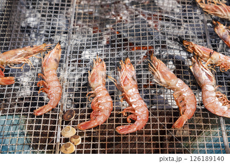 赤エビ 炭火で焼くバーベキュー 赤エビ 炭火で焼くバーベキュー 126189140