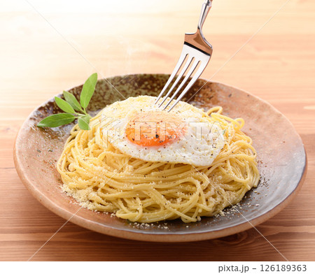 イタリア庶民に人気 貧乏人のパスタ ポヴェレッロ 126189363