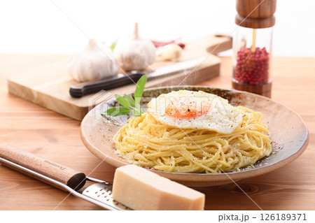 イタリア庶民に人気 貧乏人のパスタ ポヴェレッロ 126189371
