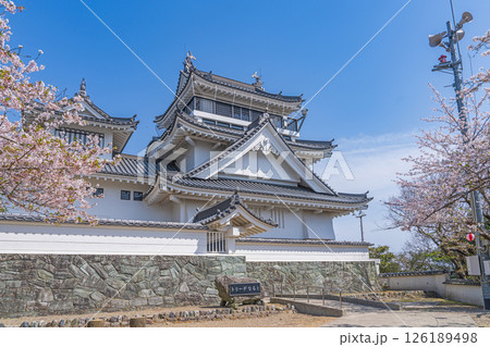 春の妙見山公園　桜に彩られたトリーデなると 126189498