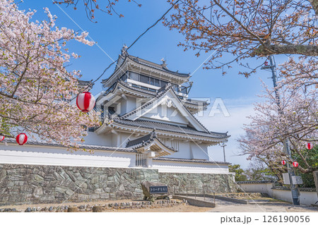 春の妙見山公園　桜に彩られたトリーデなると 126190056