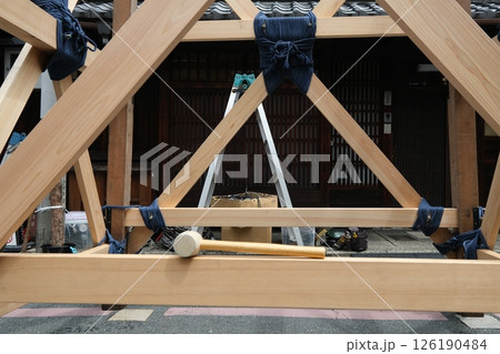 祇園祭蘆刈山の山鉾建て 126190484