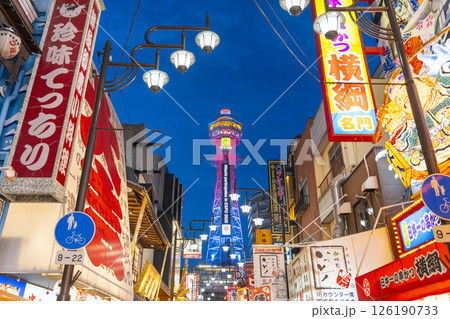 夜の通天閣　新世界のネオン街 126190733