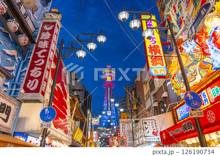 夜の通天閣　新世界のネオン街 126190734