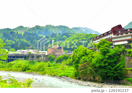 宇奈月温泉駅、宇奈月駅/宇奈月スノーパーク方面を望む(富山県黒部市)【2025.5】 宇奈月温泉駅、宇奈月駅/宇奈月スノーパーク方面を望む(富山県黒部市)【2025.5】 126191237