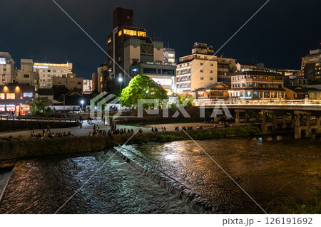 《京都府》鴨川の夜景・古都の街並み 126191692