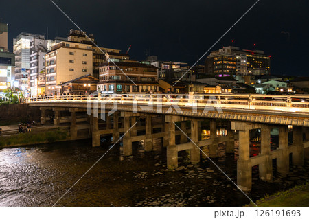 《京都府》鴨川の夜景・古都の街並み 《京都府》鴨川の夜景・古都の街並み 126191693