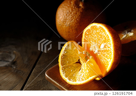 薄くスライスされてる小玉の不知火 126191704