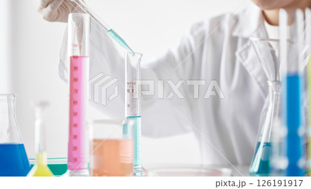 Hands Performing Scientific Experiments in a Modern Laboratory Setting. 126191917