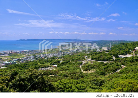 中城城跡・城跡からの眺め(沖縄県・中頭郡北中城村) 中城城跡・城跡からの眺め(沖縄県・中頭郡北中城村) 126193325
