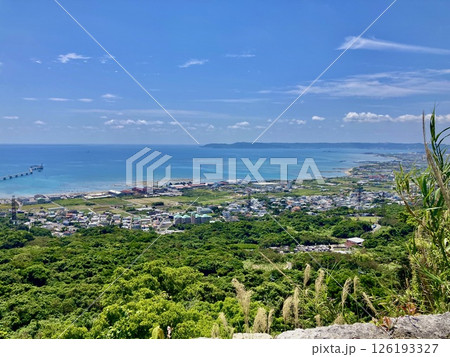 中城城跡・城跡からの眺め(沖縄県・中頭郡北中城村) 中城城跡・城跡からの眺め(沖縄県・中頭郡北中城村) 126193327