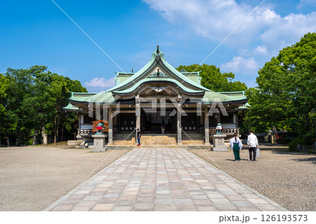 Main hall of Hokoku Shrine in Osaka, Japan on sunny day Main hall of Hokoku Shrine in Osaka, Japan on sunny day 126193573